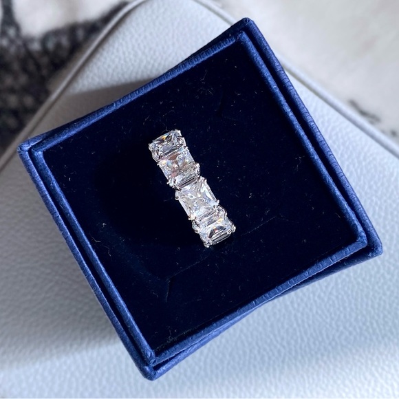 Swarovski “Millenia” Ear Cuff - Picture 7 of 10